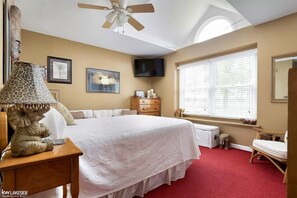 4 bedrooms, desk, iron/ironing board, free WiFi
