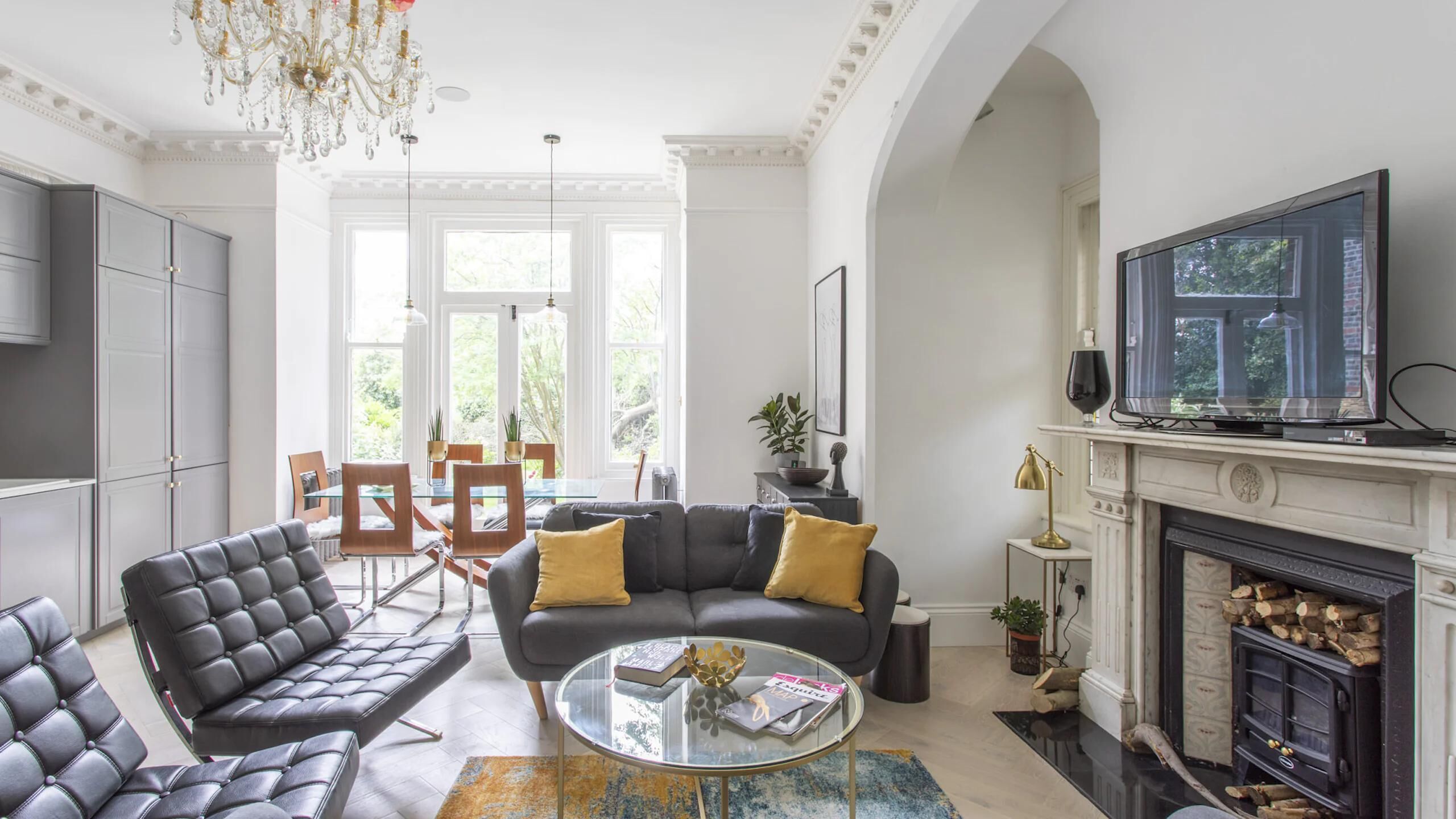 Apartment | Living area | Fireplace