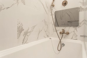 Bathroom - London Apartment- 4 Bedrooms-garden and Parking (London)