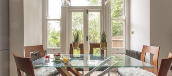 London Apartment- 4 Bedrooms-garden and Parking