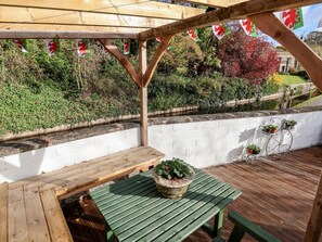 Property grounds - Wharf Cottage (Llangollen)