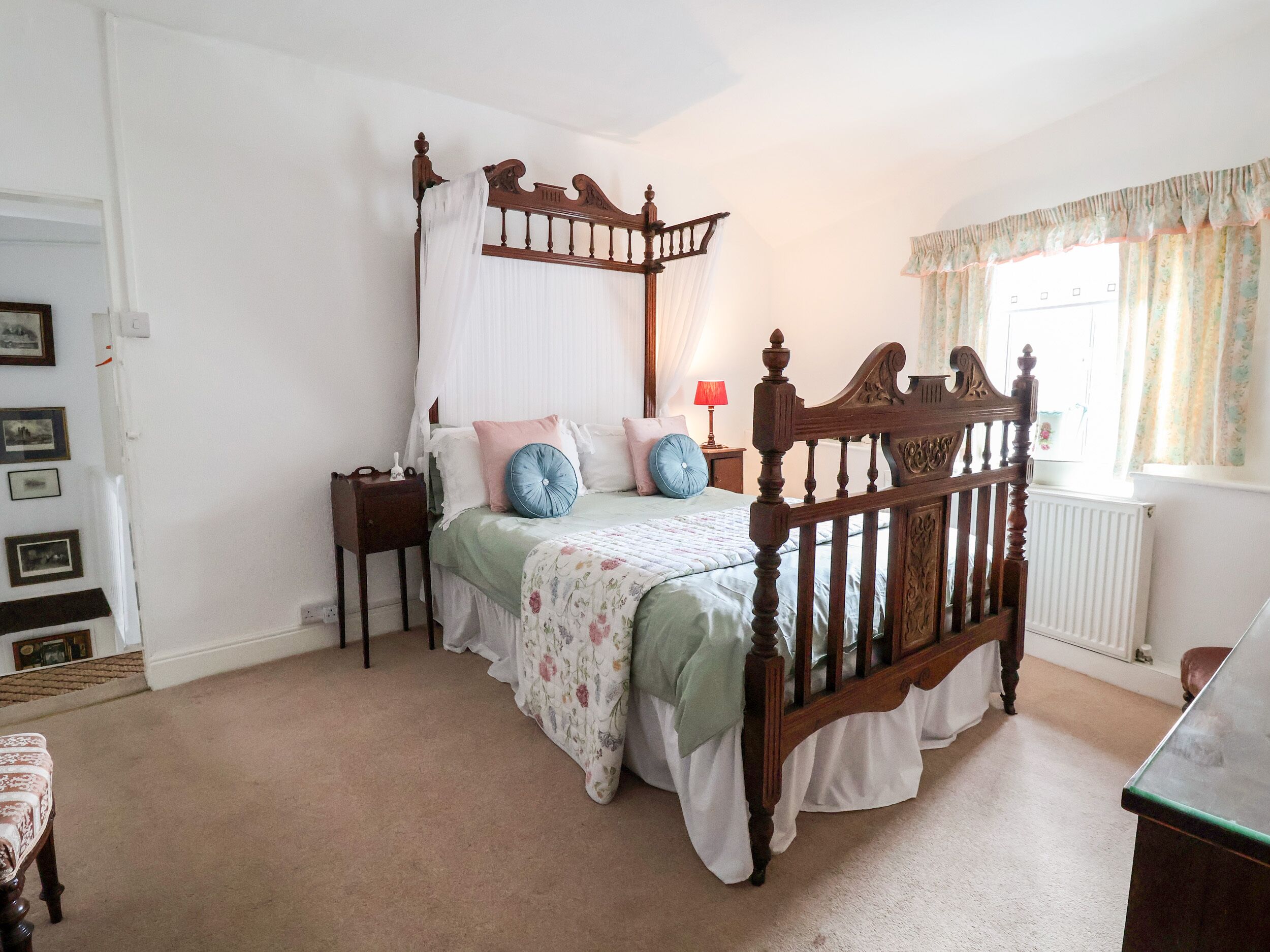 2 bedrooms, individually decorated, individually furnished, free WiFi