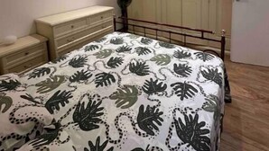 A bedroom with a bed, a dresser, a wardrobe, and a small window. - Villa Albani welcome house (Roma)