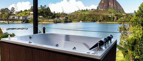 Exclusive Cottage | Private spa tub