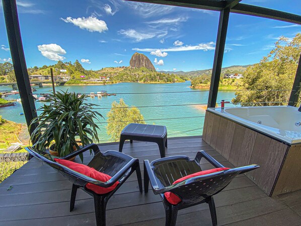 Exclusive Cottage | Living area | Flat-screen TV