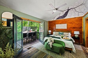 2 Schlafzimmer, Schreibtisch, Bügeleisen/Bügelbrett, Reisekinderbett