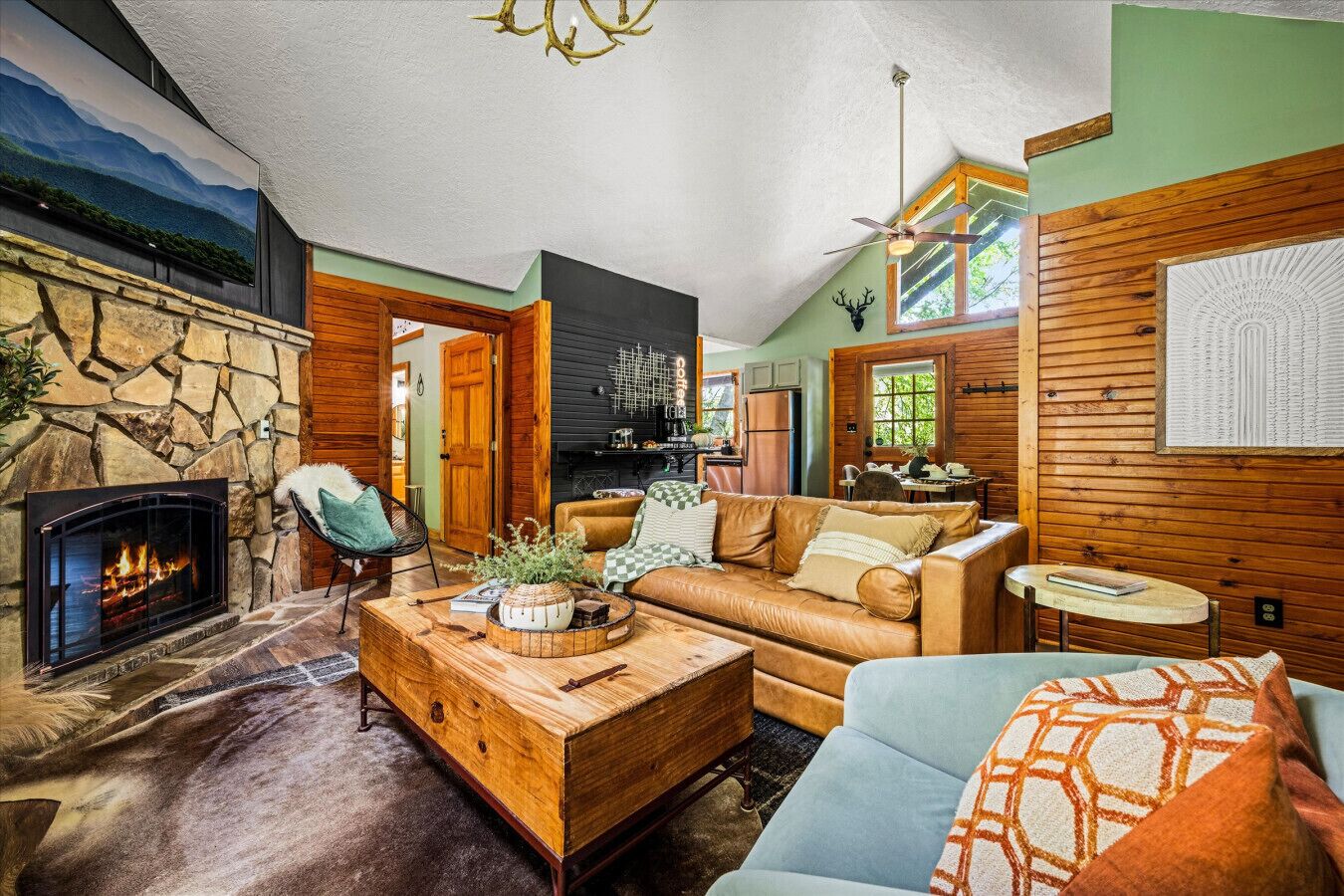 Gorgeous Cabin*1 Mile Pkwy* Fire Pit*hot Tub - Pigeon Forge, TN