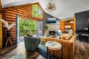 Fernseher, Kamin, Tischfußball, Bücher