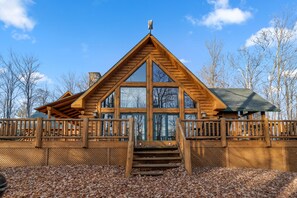 Exterior - Log home in Fish Creek + Dog Friendly and Private lot! (Fish Creek)