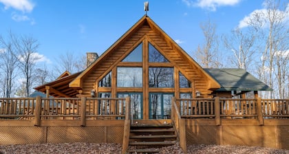 The Log Home of Fish Creek: Dog Friendly, Sleeps 12