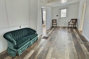 Smart TV, fireplace, ping pong