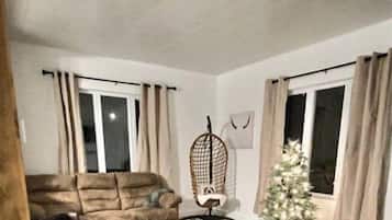 Smart TV, fireplace, table tennis