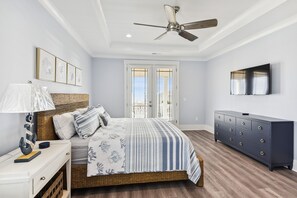 8 bedrooms, desk, free WiFi, bed sheets