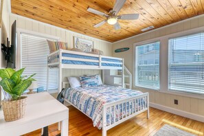 3 bedrooms, desk, free WiFi