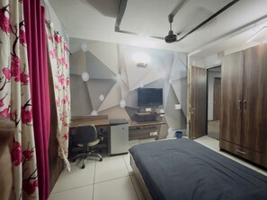 2 habitaciones, escritorio, wifi y ropa de cama