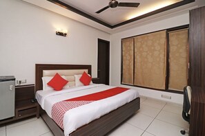 2 habitaciones, escritorio, wifi y ropa de cama