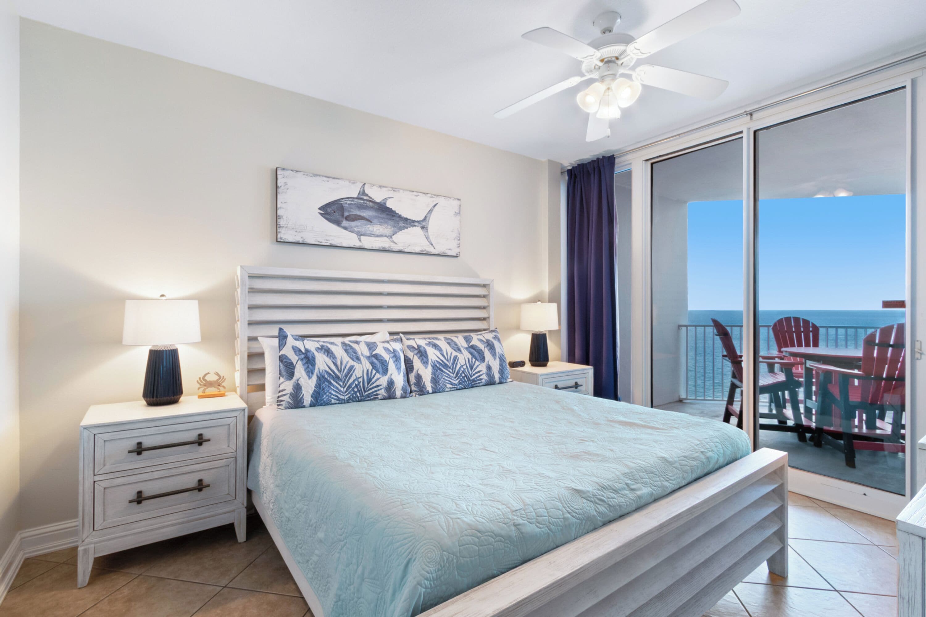 Condo conforto, 3 quartos, para não fumantes, vista para a praia | 3 quartos, individualmente decorados, individualmente mobiliados