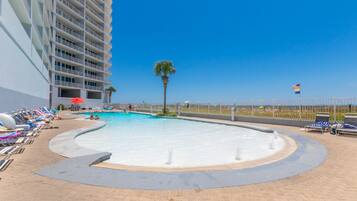 Piscina interna, 2 piscinas externas