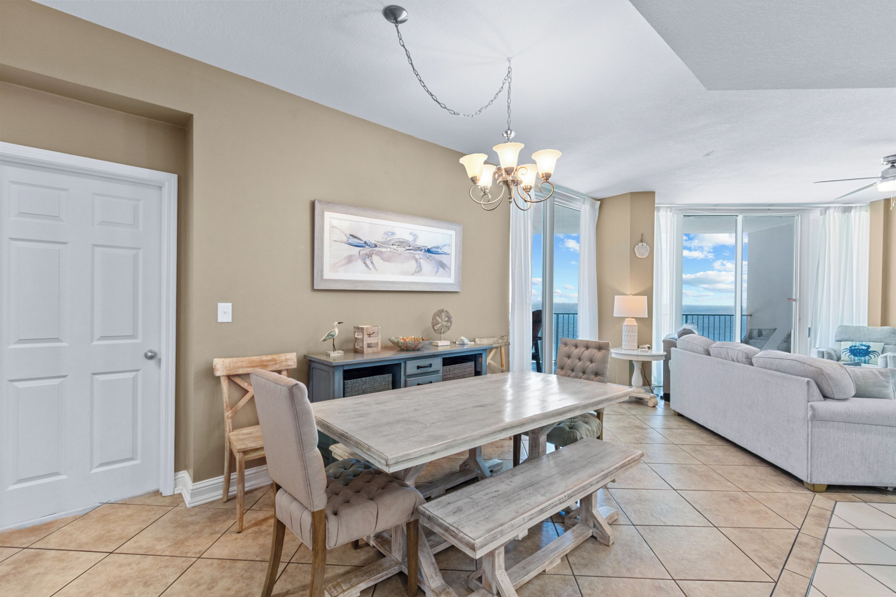 Comfort Condo, 3 Bedrooms, Non Smoking, Beach View | In-room dining