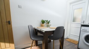 Dining - Stunning 2-bed Home in Lincoln by Renzo, Close to Lincoln Cathedral! (Lincoln)