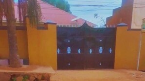 Front of property - Kalifonia Guest House (Kampala)