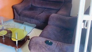 Deluxe Single Room | Reception - Kalifonia Guest House (Kampala)