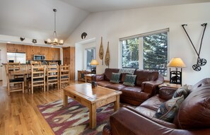TV, fireplace - Park Forest Bear’s Den Townhome: Private Hot Tub (Breckenridge)
