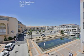 Aparcamiento en las instalaciones