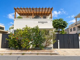 Fachada de la propiedad