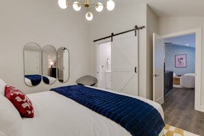 4 多间卧室、办公桌、熨斗/熨衣板、旅行婴儿床