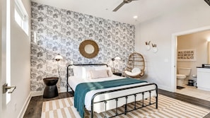 4 bedrooms, desk, iron/ironing board, travel crib