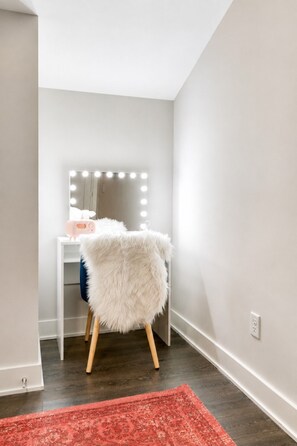 Unclassified image, 5 of 68, button - West End 4 Bd/4Bath Walk to Bars-Close to Broadway (Nashville)