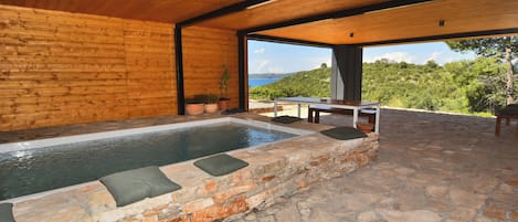 家庭別墅, 多間臥室, 向海 (Villa Vela Baraka) | 室內泳池 | 季節性室外泳池