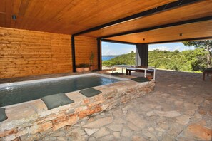 Piscine extérieure (ouverte en saison)