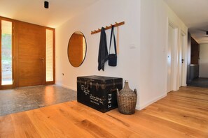Family Villa, Multiple Bedrooms, Sea Facing (Villa Vela Baraka) | Interior