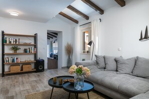 Family Villa, 4 Bedrooms (Villa Kalista Istriana) | Living area | Fireplace, video-game console, stereo