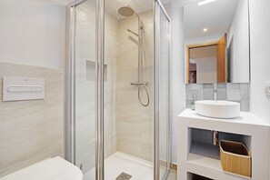 تجهيزات دش، مجففات شعر، مناشف