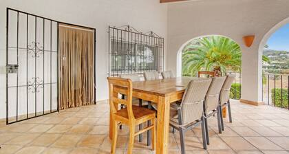 Villa 'Aloha Amor' with Sea View, Wi-Fi and Air Conditioning