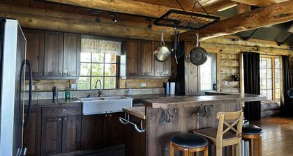 Log Home Quiet and close to Calgary