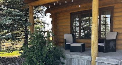 Log Home Quiet and close to Calgary