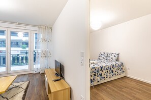 1 slaapkamer, een bureau, internet, beddengoed