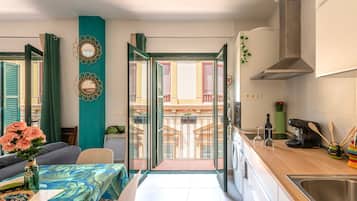 Big Family Duplex With Views | Cocina privada | Frigorífico grande, microondas, horno y hervidor eléctrico