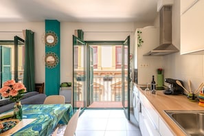 Big Family Duplex With Views | Eigene Küche | Großer Kühlschrank, Mikrowelle, Ofen, Wasserkocher