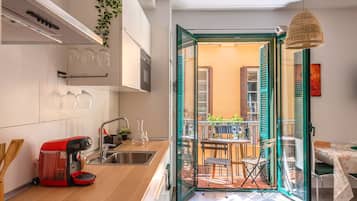 Flamenco Deluxe Apartment | Private kitchen | Full-sized fridge, microwave, oven, electric kettle