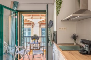 Superior Sea and Mountain Apartment | Eigene Küche | Großer Kühlschrank, Mikrowelle, Ofen, Wasserkocher