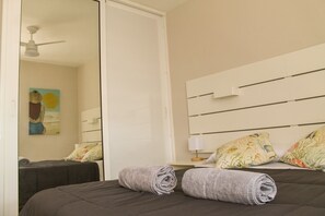 2 habitaciones, tabla de planchar con plancha y cuna de viaje 