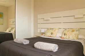 2 habitaciones, tabla de planchar con plancha y cuna de viaje 
