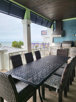 Outdoor dining - Amazing beautiful beachfront property! (Fort Myers Beach)