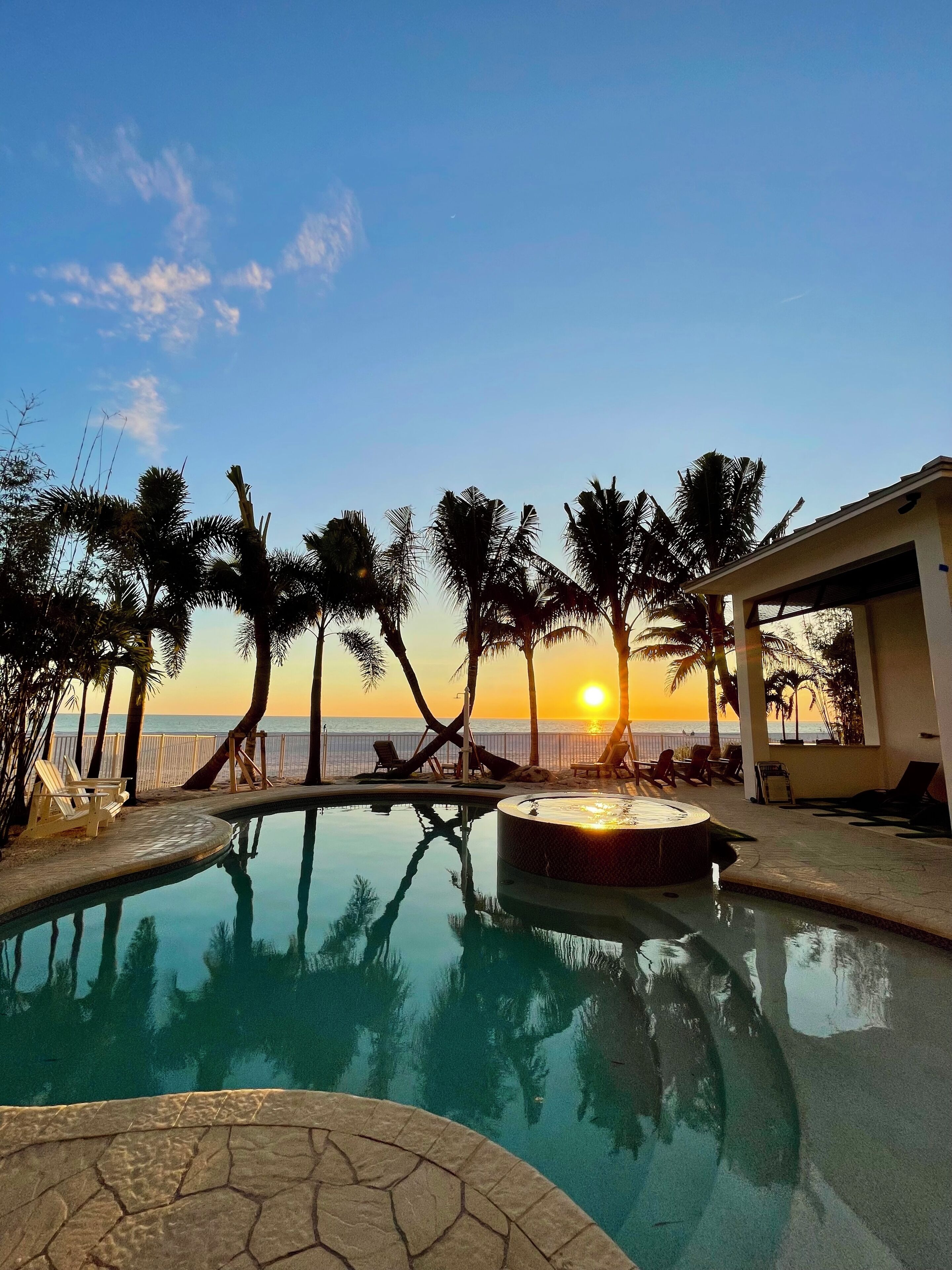 Piscina a l'aire lliure i piscina climatitzada 