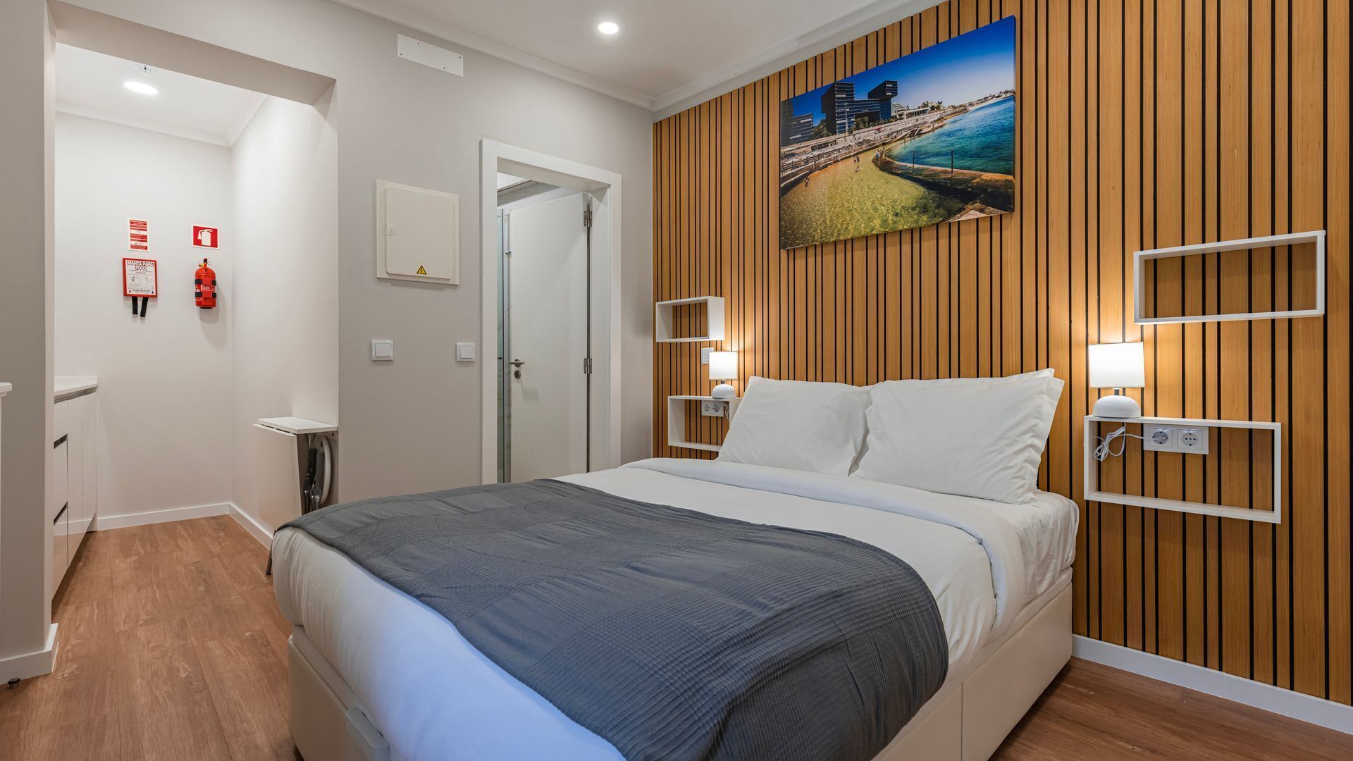 办公桌、熨斗/熨衣板、免费 WiFi、床单